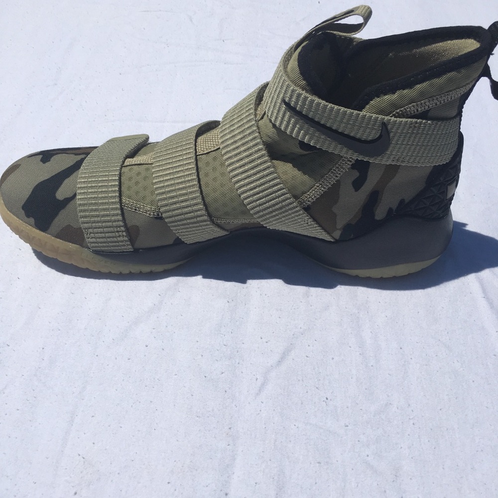 LeBron soldier 11